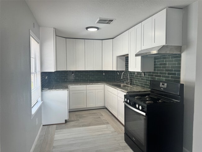 Photo - 13929 Eagle Pass St