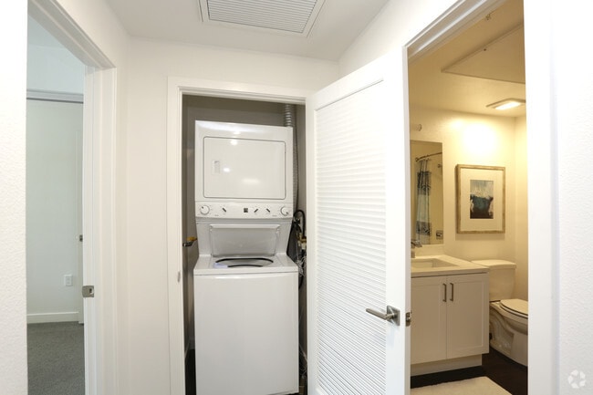 1 BR, 1 BA - 780 SF