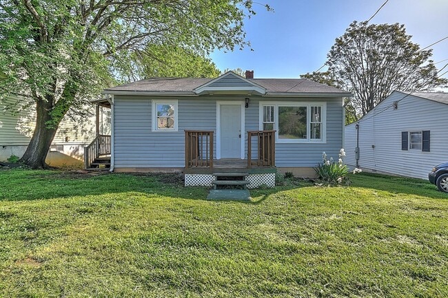 Photo - 304 N Hardin St