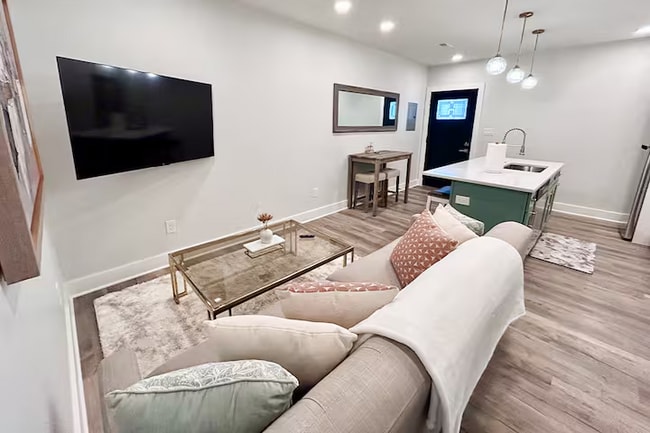 Photo - Yale Ave,LLC Unit 1