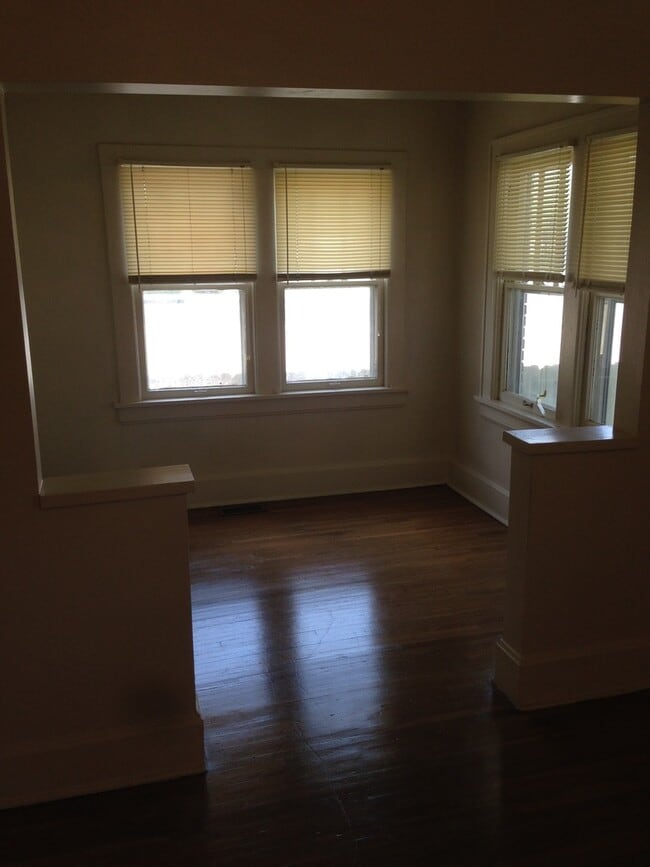 Photo - 3 bed, 1 bath house just steps from Missouri State University