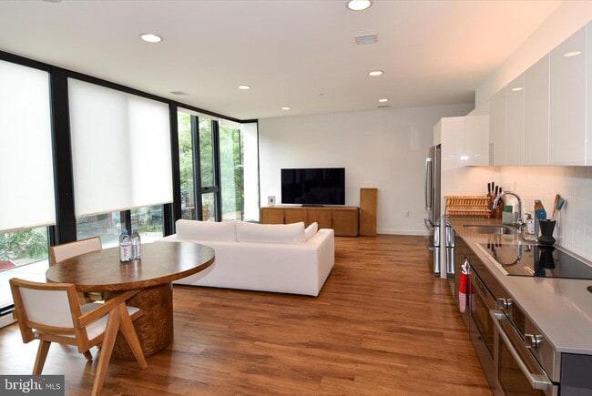 Photo - 57 N St NW Unidad 225