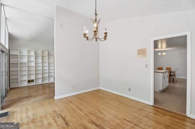 Photo - 3543 Cloudland Dr