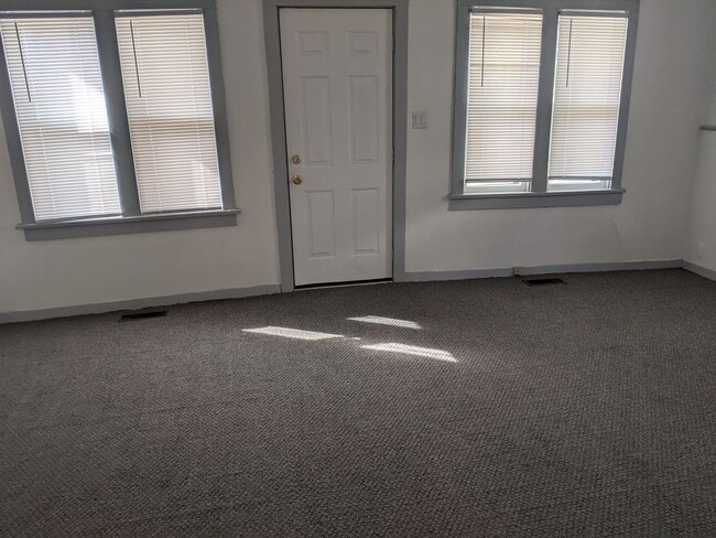 Photo - $1200 - 2 Bedroom 1 Bath Home - Heart of the City