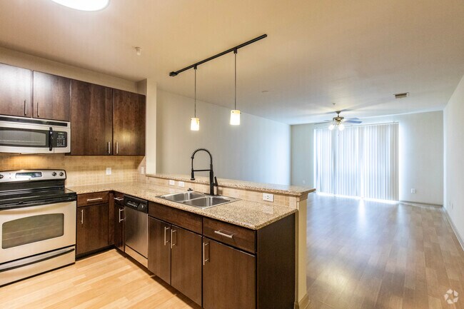 1BR, 1BA 865SF - 110 S Hoover Blvd Tampa, FL 33609 - Mosaic Westshore Apartments