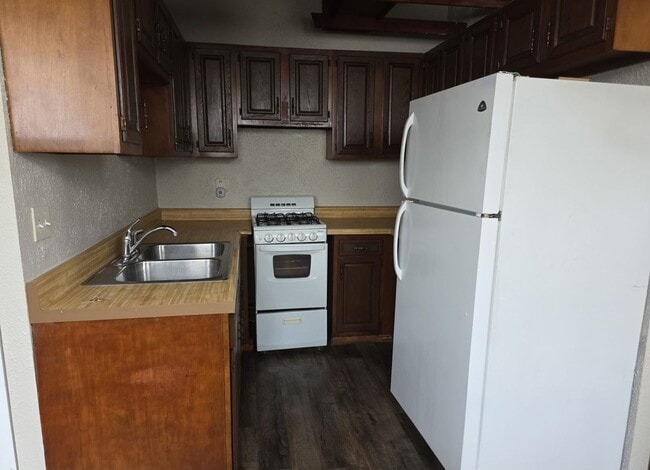 Photo - Cozy One Bedroom Apartment in Racine Unit 2 - UPPER #2