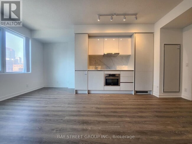 Photo - 180 Front St E Unit 716