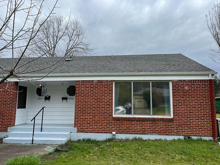 Photo - 2921 Lincoln St