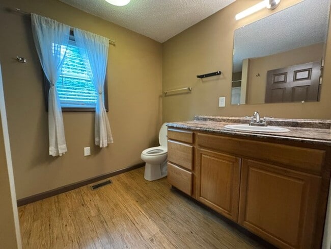 Photo - City of Alcoa 37701 -  2 bedroom, 1 bath recently renovated home - Call Tim Tipton (865) 806-7255