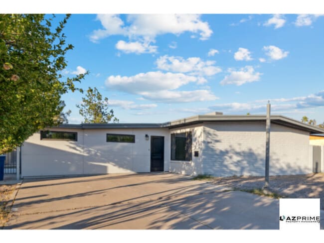 Building Photo - $1750 OFF FIRST MONTH'S RENT MOVE IN SPECI... Rental