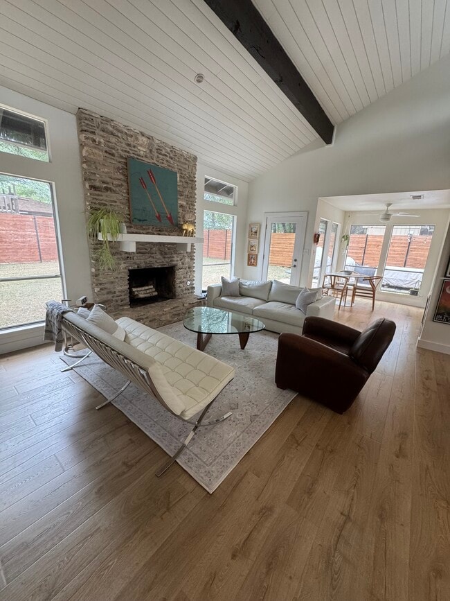 Building Photo - 3808 Oak Creek Dr Rental