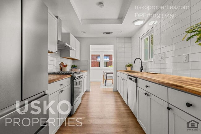 Photo - "Charming 4-Bed Retreat in the Heart of Sa... Unit 1