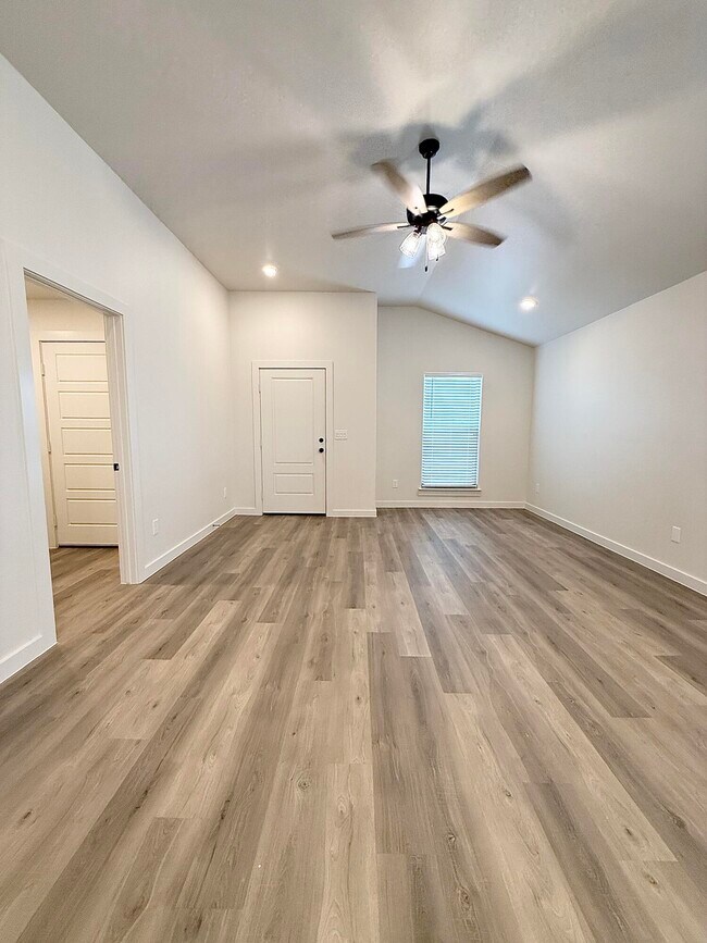 Photo - 2501 Kenwood Ave