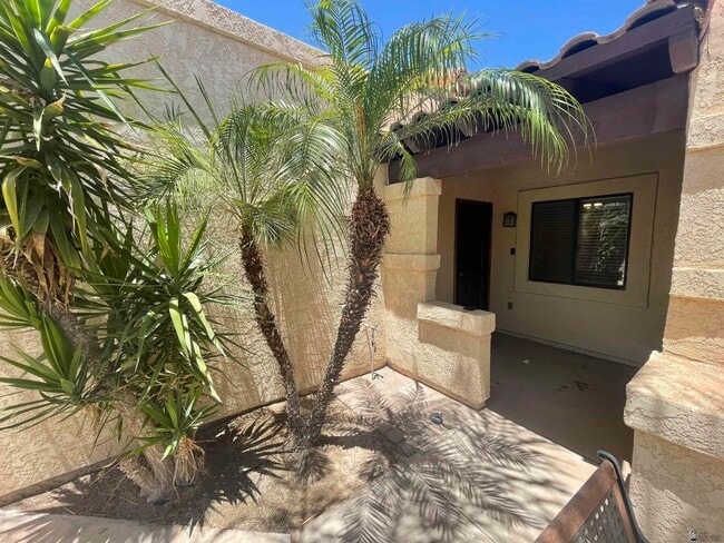 Photo - 784 W 37th St