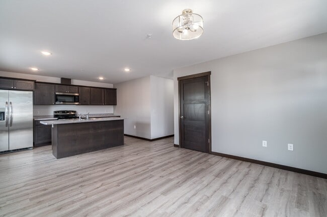 Photo - Available Now! - Modern 2 Bedroom, 2 Full Bathroom with Garage Unidad 102