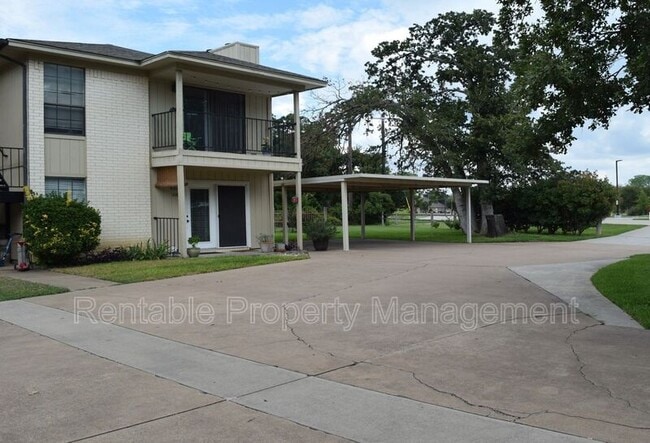 Photo - 108 Stagecoach Trail