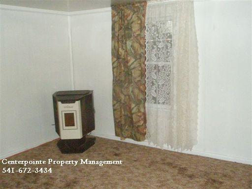 Photo - 2 Bedroom House with Large Yard
