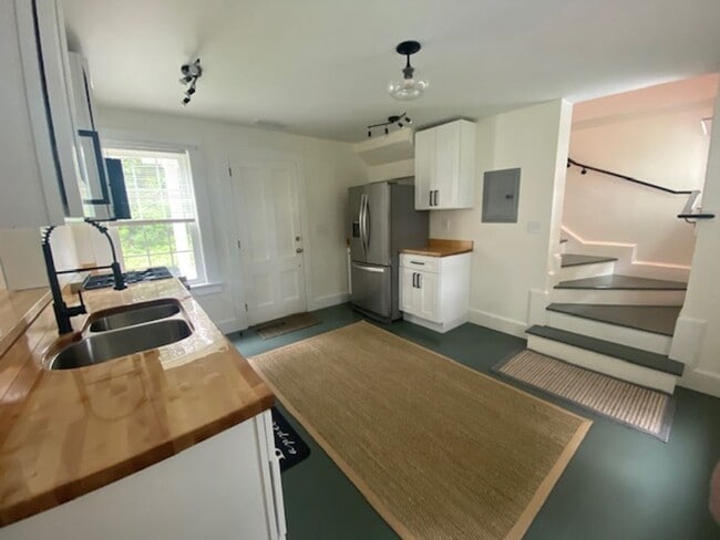 Photo - 12 Lowell St Unidad B