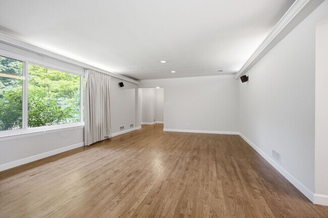 Photo - 10715 Clermont Ave
