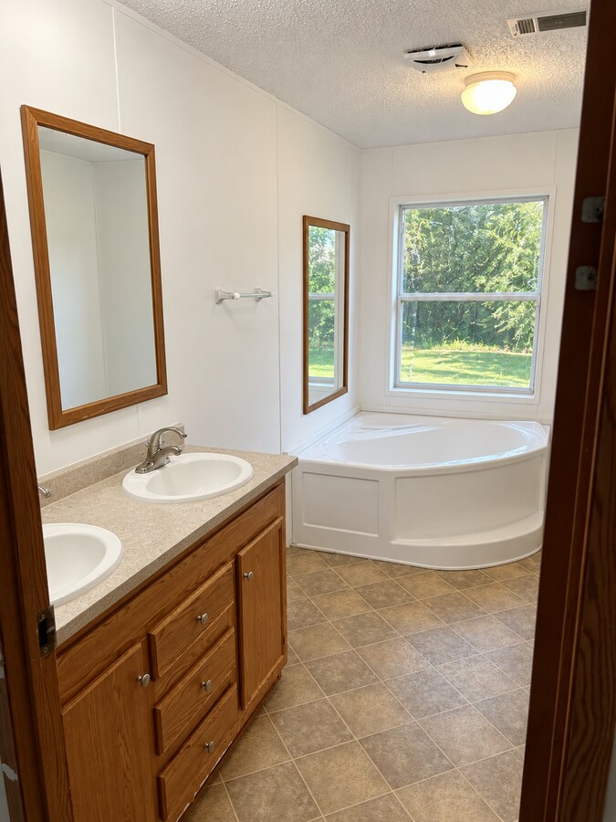 Photo - 1036 Green Acres Cir N