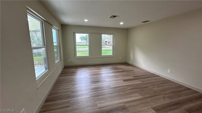 Photo - 203 Carol Way