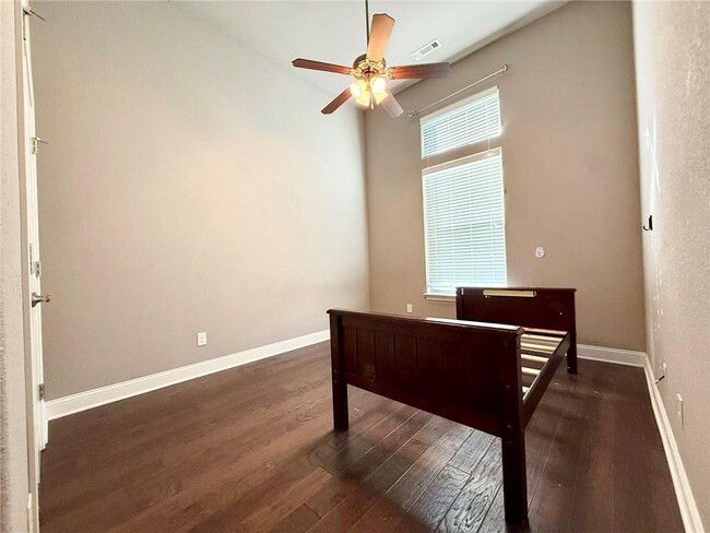 Photo - 1309 W Gum St