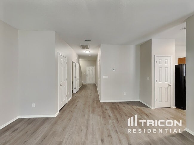 Photo - 964 Willow Creek Dr