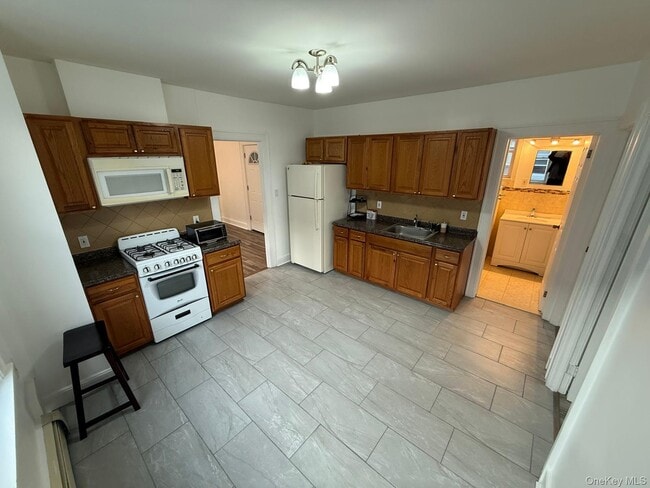 Building Photo - 111-10 14th Ave