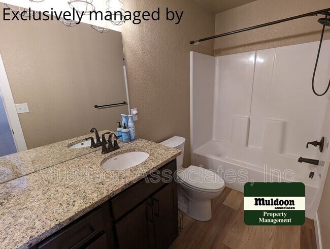 Photo - 927 E Loma Dr