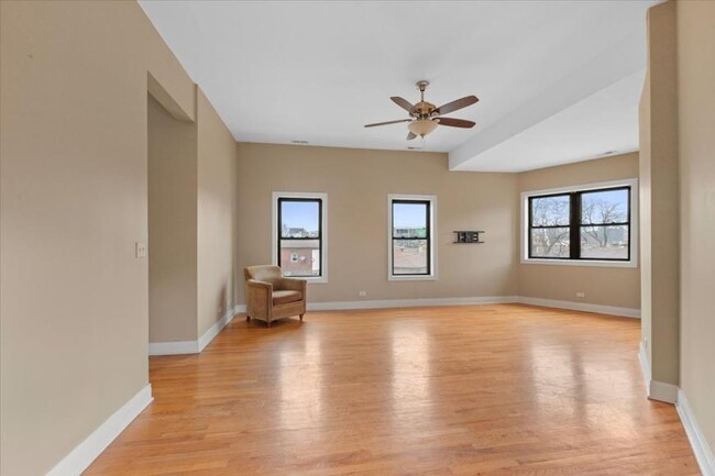 Building Photo - 3 bedroom in Chicago IL 60642 Unit 3 Rental