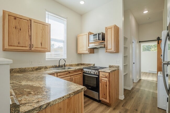 Photo - 303 Mountain View St