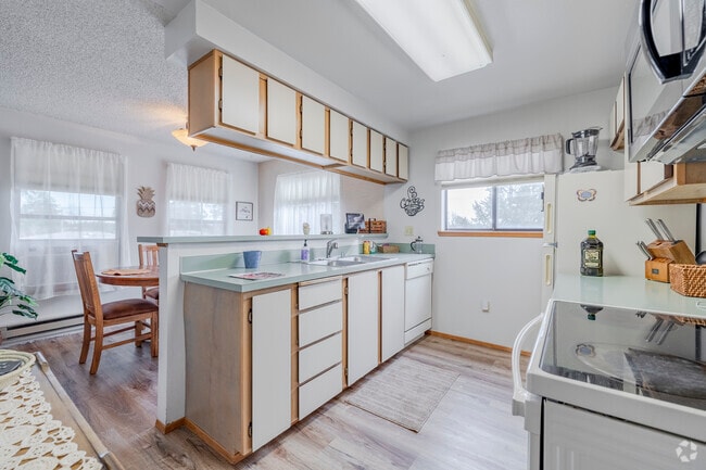 Alameda Unit - 2BR, 1.5BA - 980SF - Kitchen