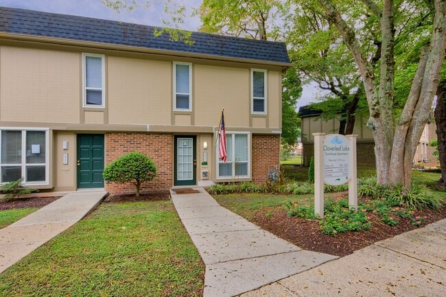 Cloverleaf Lake Townhouse Apartments