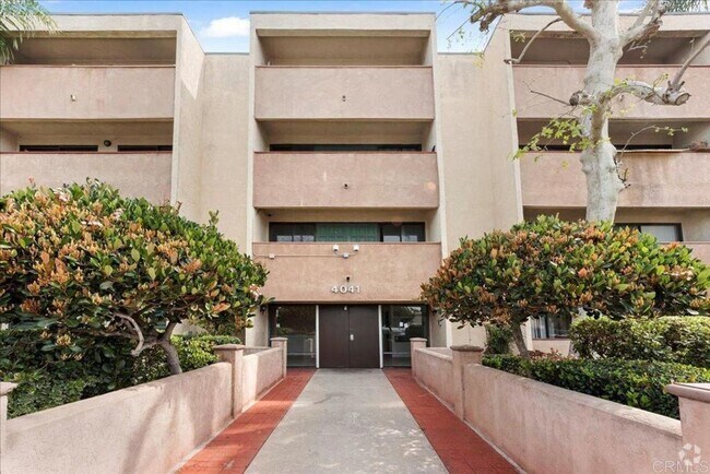 Building Photo - Condo 2 Bed / 2 Bath – In-Unit Laundry – C... Unit 102