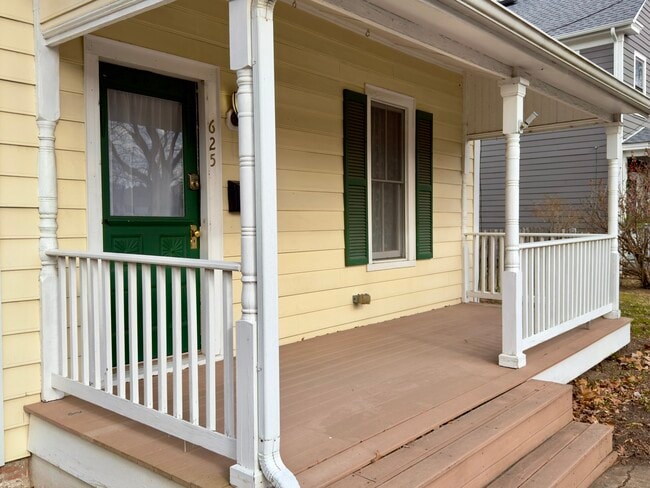 Photo - 625 Goldsborough St