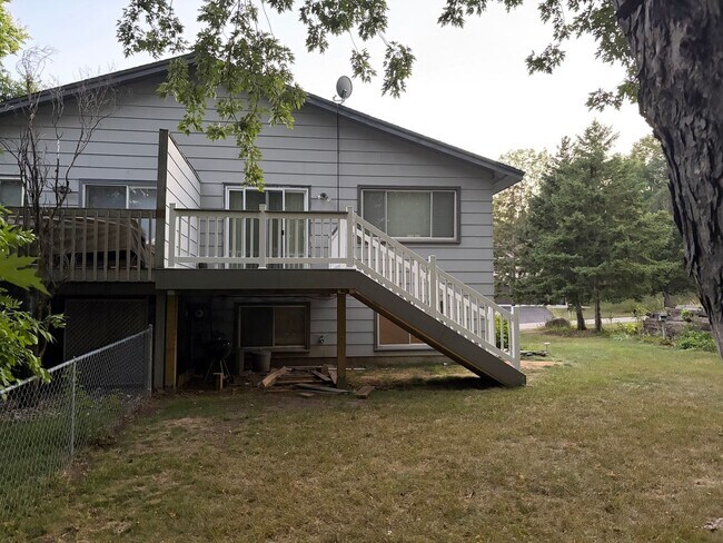 8275 Cypress Ln