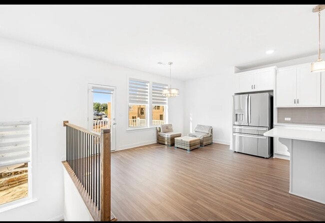 Photo - 2092 Barrowcliffe Dr NW