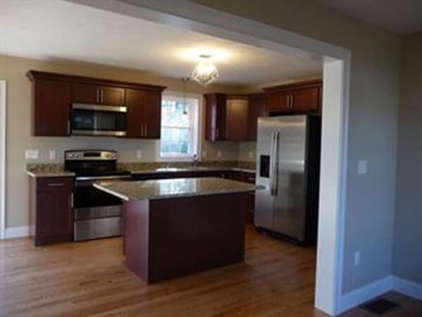 Photo - 55 Wenham Rd