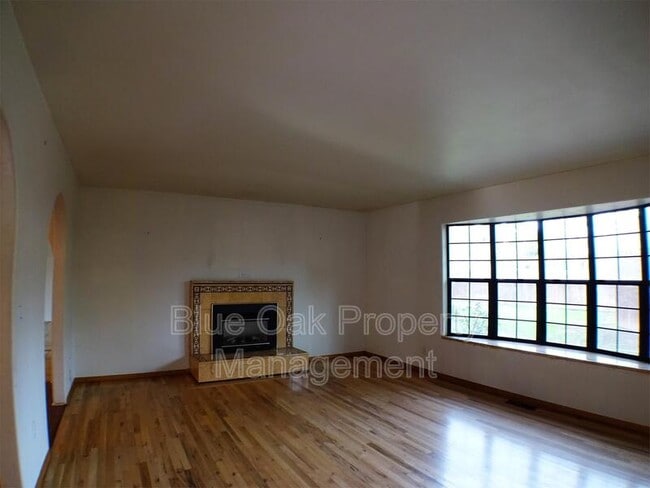 Photo - 1716 Meadow Rd