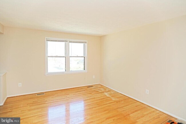 Photo - 329 Gundry Dr