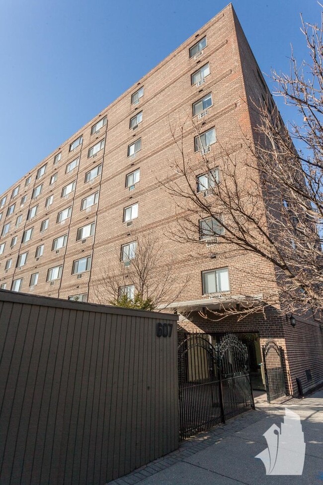 Photo - 0 bedroom in Chicago IL 60614 Unit 305