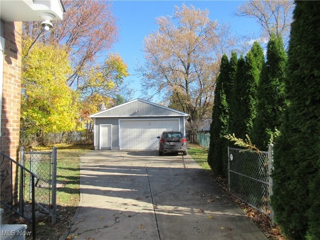 Photo - 1343 Churchill Rd