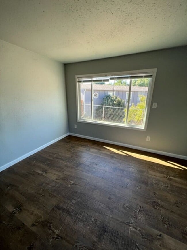 Photo - 8256 Barbur St