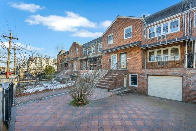 Photo - 5614 Avenue N Unidad 2nd Floor