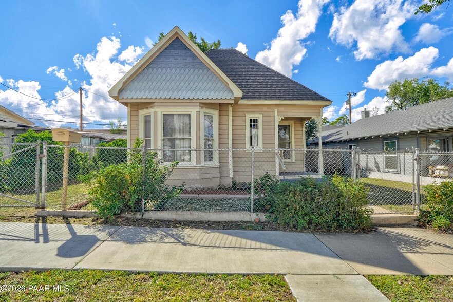 312 N Pleasant St
