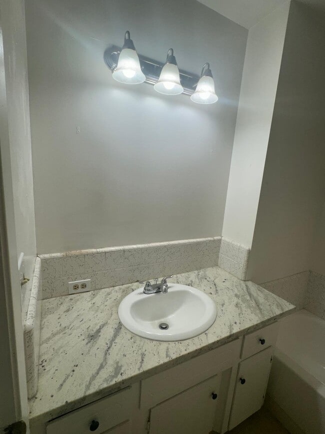 Photo - 1137 W Cornell Ave Unidad C