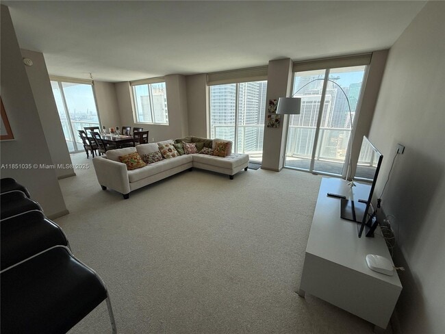 Photo - 253 NE 2nd St Unidad 3009