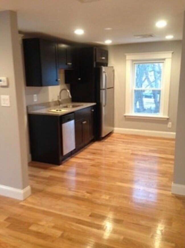 Photo - 10 Tolman St Unit 3