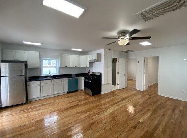 Photo - 425 Drummond Ave Unit B