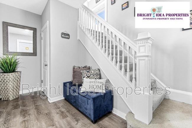 Photo - 875 Edmund Ave W